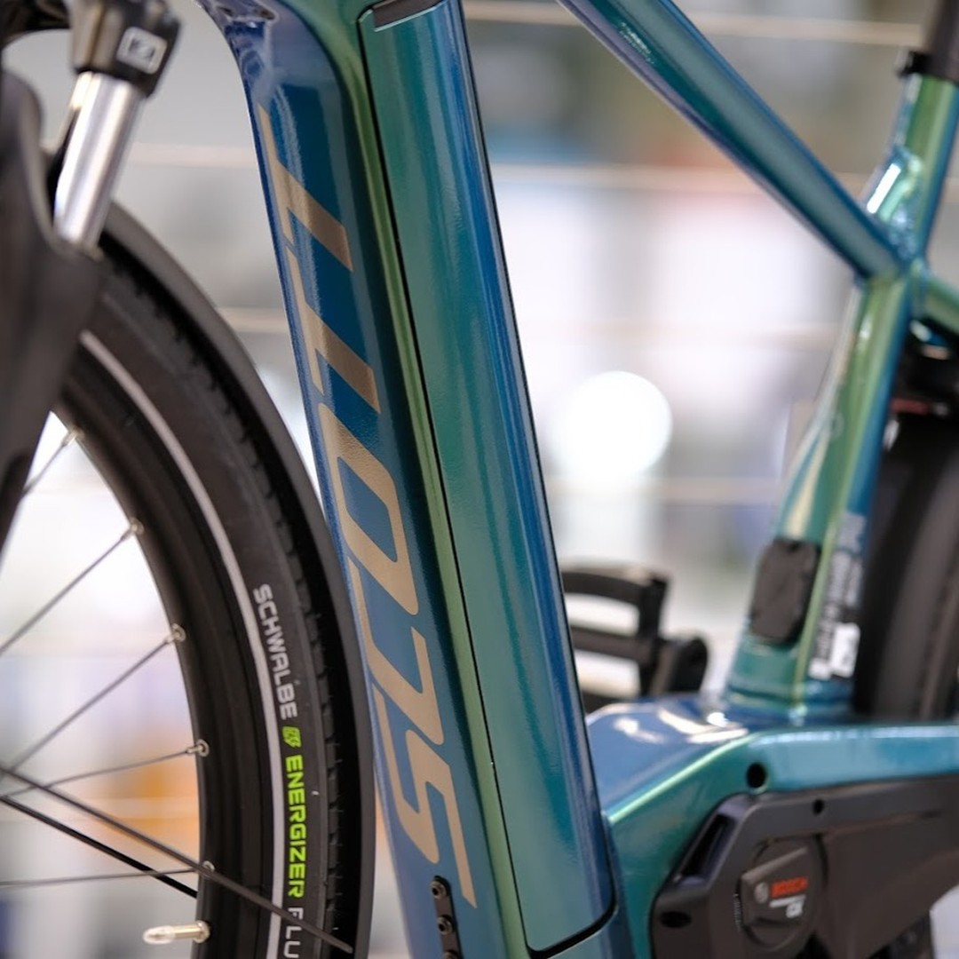 The Scott Sub Sport eRIDE 10 is ideal for road riding and light trail work. Powered by the Bosch Performance CX 85nm Smart System motor and huge 750wh side loading battery which offers lots of range and power when needed. The Sport 10 is also a good looker, seen here in high gloss green livery. <br/>
<br/>
https://e-velo.uk/scott-sub-sport-eride-10-men-bosch/