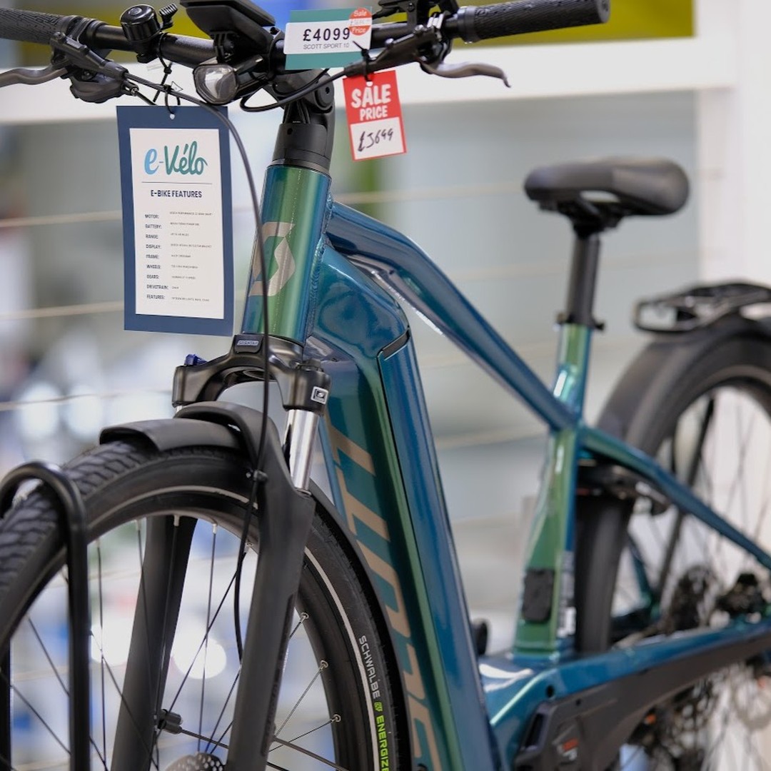 The Scott Sub Sport eRIDE 10 is ideal for road riding and light trail work. Powered by the Bosch Performance CX 85nm Smart System motor and huge 750wh side loading battery which offers lots of range and power when needed. The Sport 10 is also a good looker, seen here in high gloss green livery. <br/>
<br/>
https://e-velo.uk/scott-sub-sport-eride-10-men-bosch/